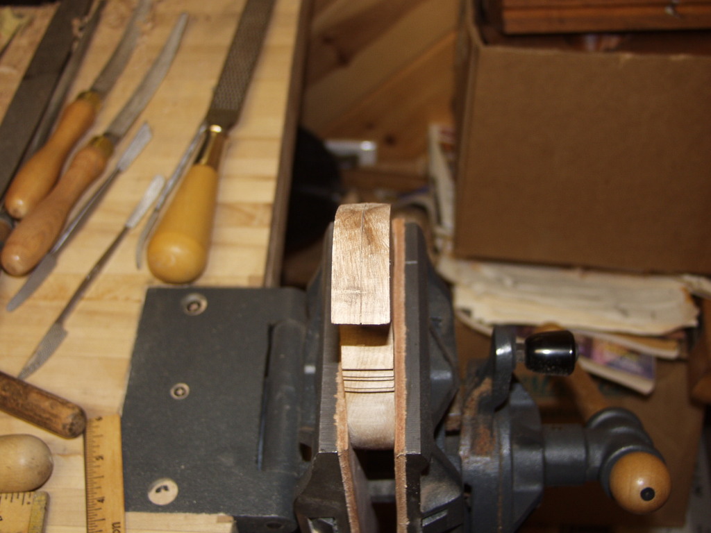 This is what the slot line looks like, it's just a small line to give the handsaw when I cut the slot.